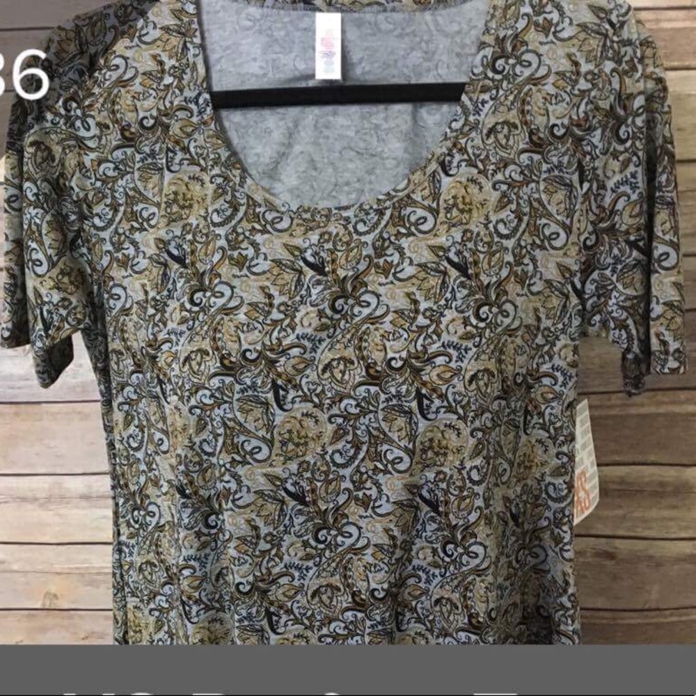 Lularoe x-small perfect t NWT